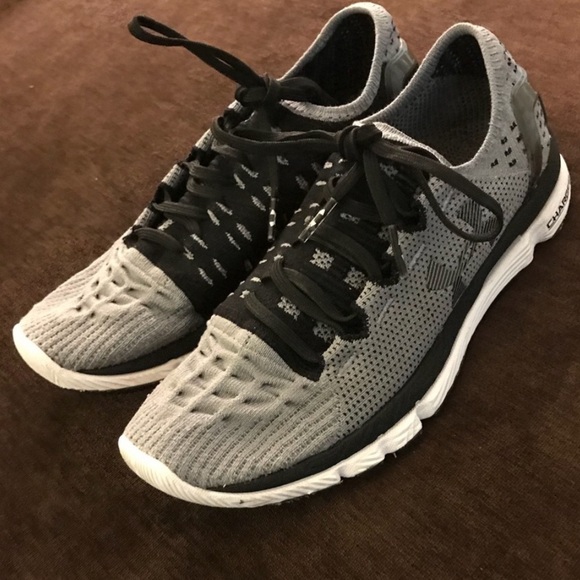 Under Armour Shoes - Under Armour Slingshot Running shoe. Size 6.